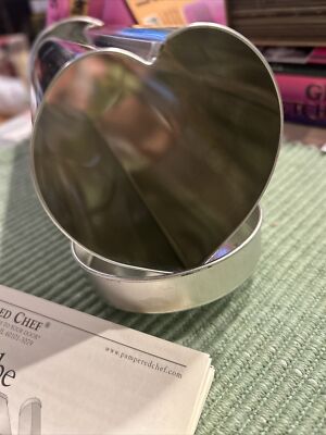 Pampered Chef Valtrompia Bread Tube Heart #1560 Kitchen Baking Metal New in Box