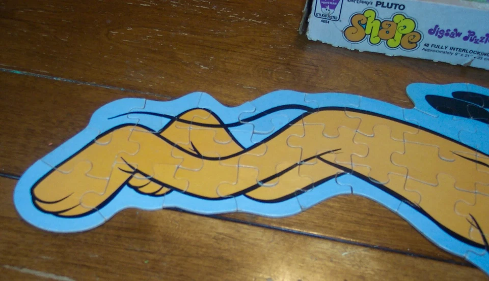 VINTAGE Whitman Walt Disney PLUTO DOG SHAPED FLOOR PUZZLE 48 Giant Pieces - Image 4 of 4