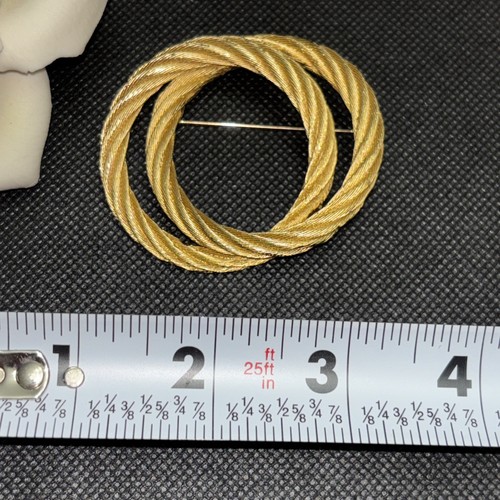 Vtg Christian Dior Brooch Pin Gold Tone Signed Rope Twist Round Circle Double - Picture 2 of 4