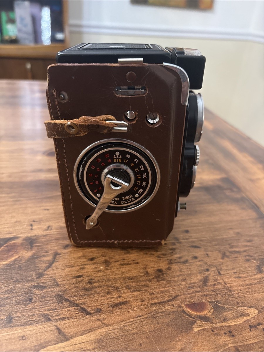 Vintage Yashica-Mat LM Copal MXV Camera 80mm Twin Lens w/ Leather
