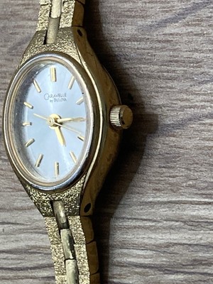 Vintage Caravelle by Bulova Watch Women Gold Tone Oval 1993  display picture 2