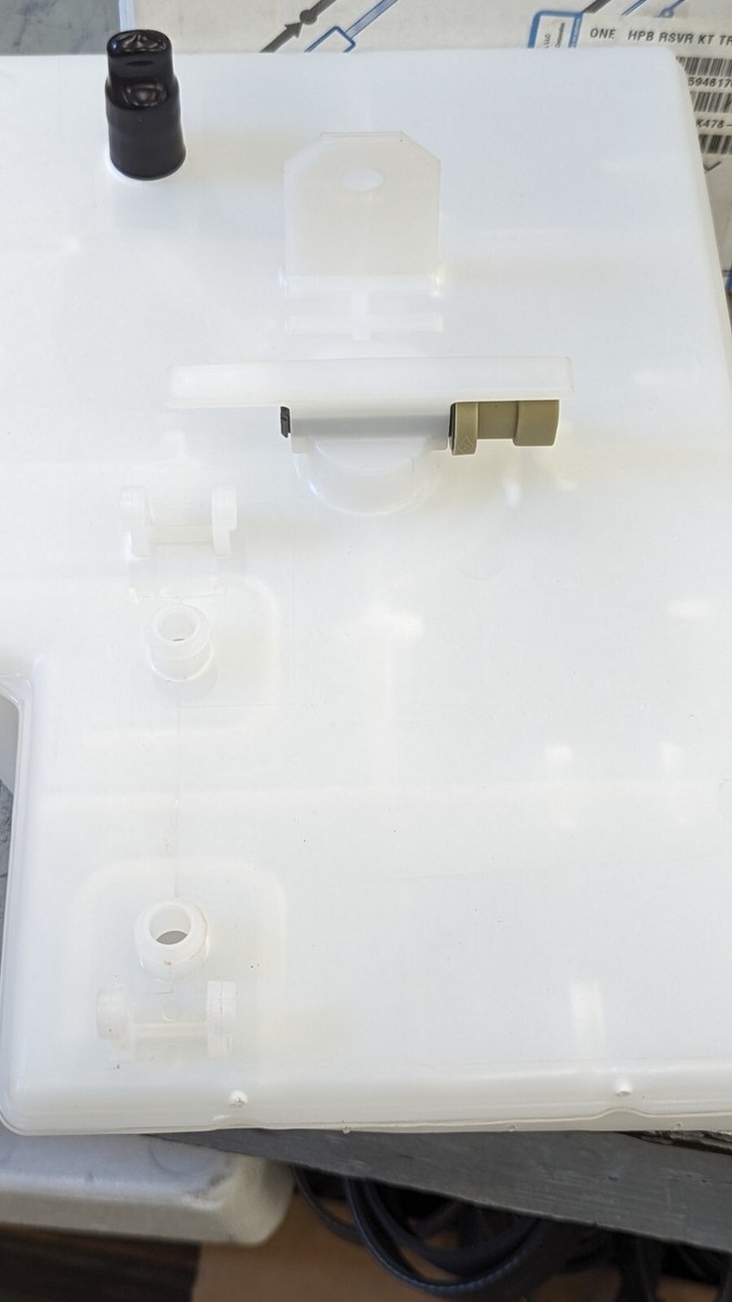 2594617C92 International Brake Fluid Reservoir Master Cylinder  