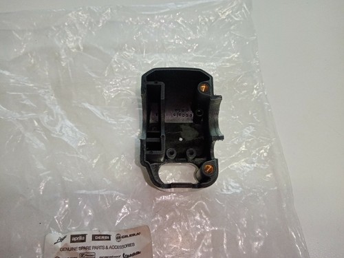 PIAGGIO 63984700VG COPERCHIO DEVIATORE LUCI DESTRO PIAGGIO VESPA LXV 50 2 TEMPI - Foto 2 di 2