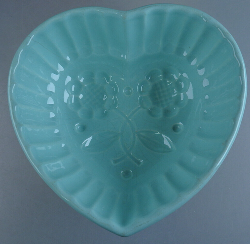 Puddingform Herz mit Blumenmotiv am Boden Keramik grün (112636)
