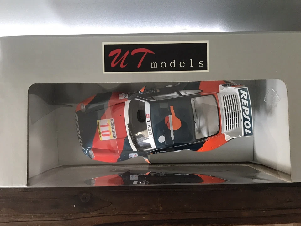 MODELOS UT 1/18 39632 Porsche 911 GT2 1996 (993) A. De Orleans/Saldana  Foto 2 de 4