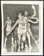 1961 Photo-Wilt Chamberlain Philadelphia Warriors Boston Celtics Tom Sanders