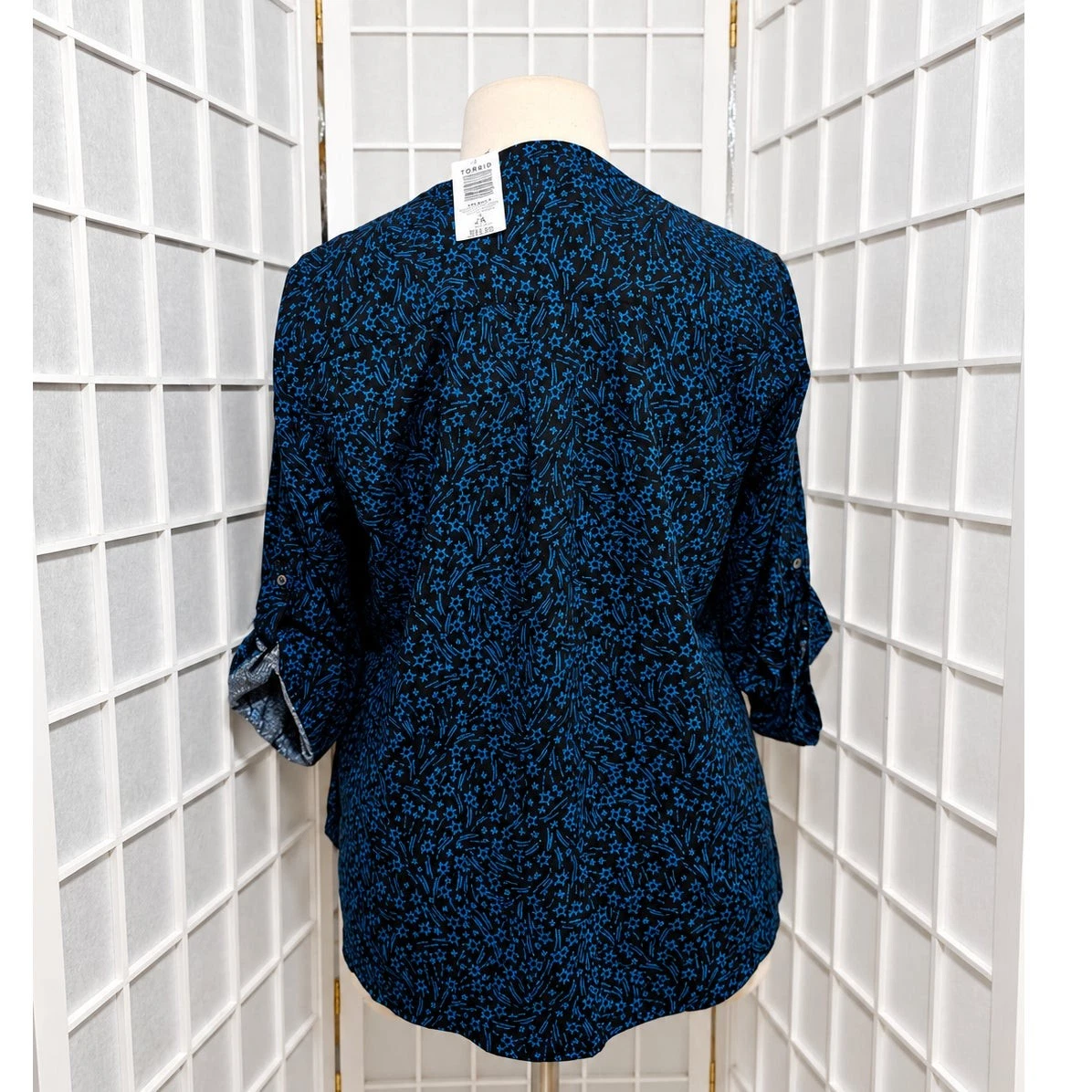 NWT Torrid Harper Star Print Roll Tab Button Front Blouse Shirt Size: 1X (14/16) image 3