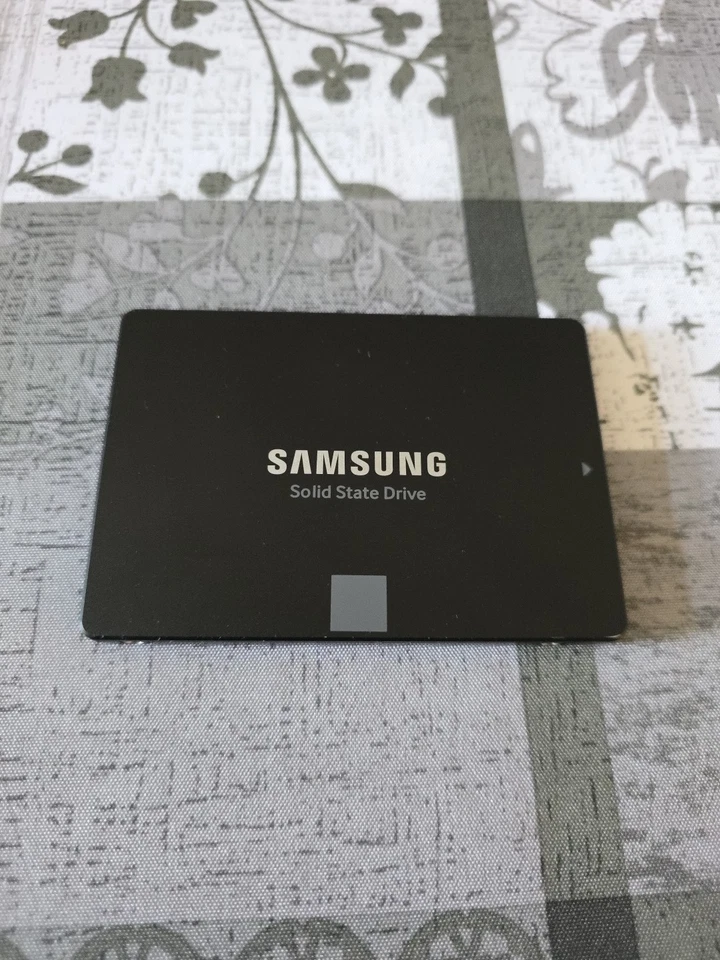 Disque dur SSD Samsung 870 EVO 2 To 2,5 pouces SATA-III 6 Go/s MZ-77E2T0 - Photo 2/3