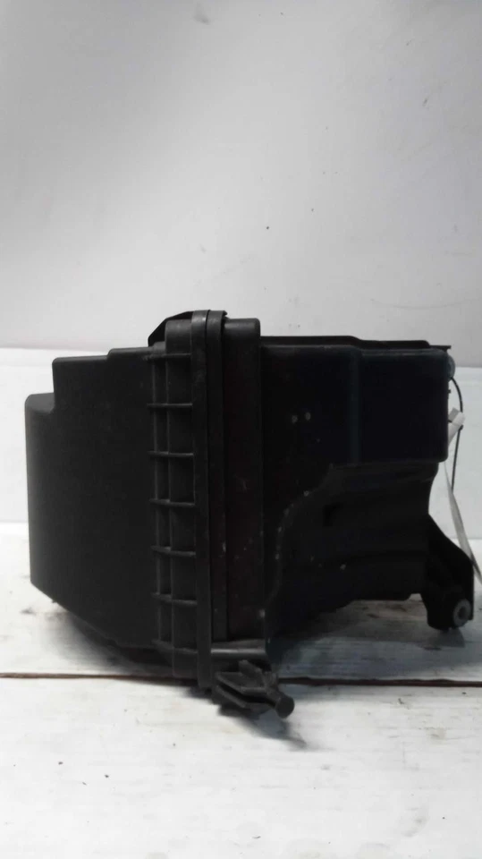 2018 KIA SORENTO 3.3L Air Cleaner Assembly OEM 28110C6200 Used 114K Miles - Image 2 of 4