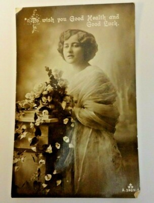 Schönes Mädchen mit Rosen Viel Glück RP Postkarte 1915 Corona Verlag