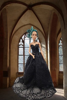 Barbee Exquisite Gothic Long Lace Wedding Gown All Black & Beautiful    .shye