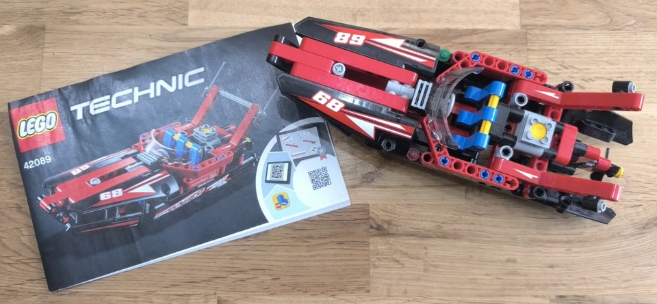 LEGO Technic 42089 Power Boat, photo 1 sur 4