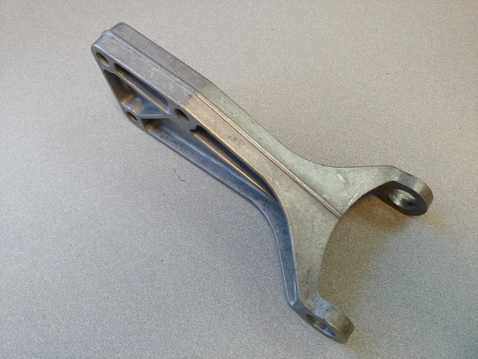 EXCELLENT USED ORIGINAL PORSCHE 911 S SC ALUMINUM AIR PUMP MOUNTING BRACKET - Image 3 of 4