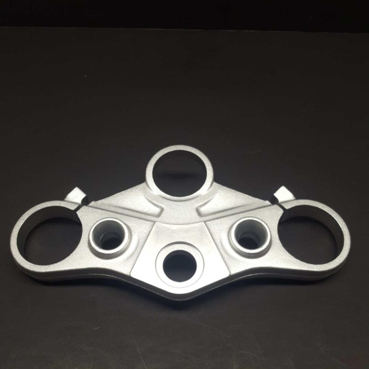 T2040557 TRIUMPH SPEED TRIPLE /R UPPER YOKE / TRIPLE TREE | eBay