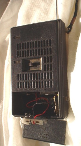 PORTABLE BRITISH EXPO RADIO AM FM BATTERY OPERATED 13 X 8 X 4 CM - Picture 3 of 5