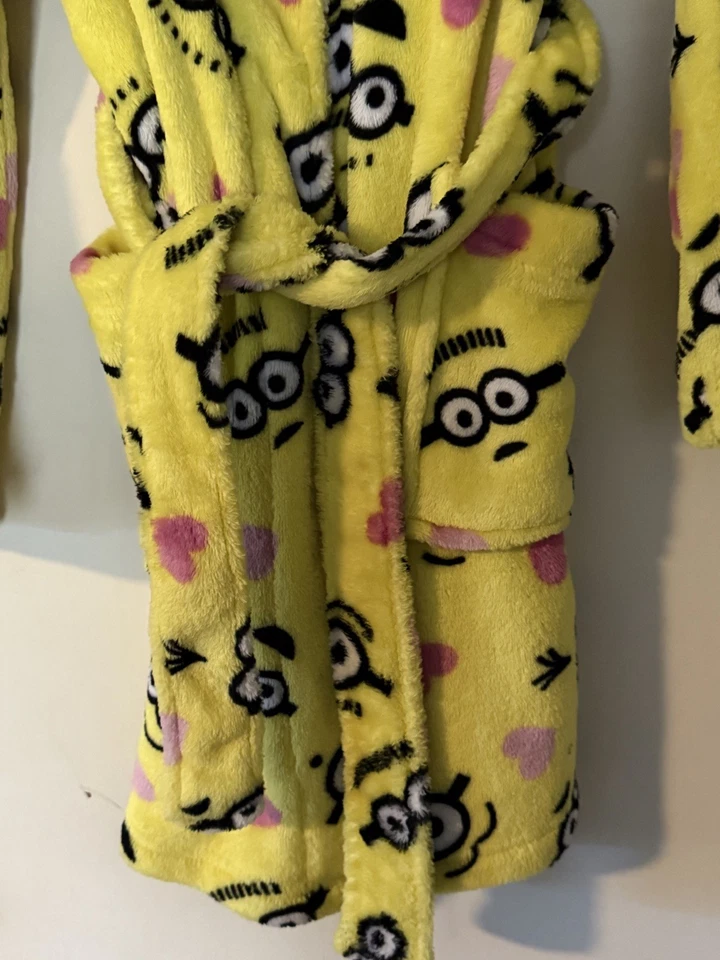 Usado - Albornoz Despicable Me 2 Minions Niñas (Talla 7-8) Foto 3 de 4