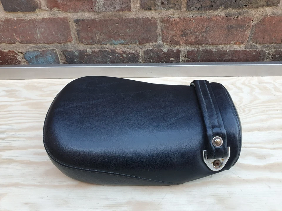 Hyosung  Aquila  GV250 2008 REAR PILLION BACK PASSENGER SEAT SADDLE — 第 4/4 张图片