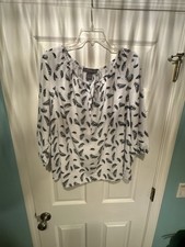 Olivia & Martin Feather Print Top Size 1X White Long Sleeve Boxy Blouse