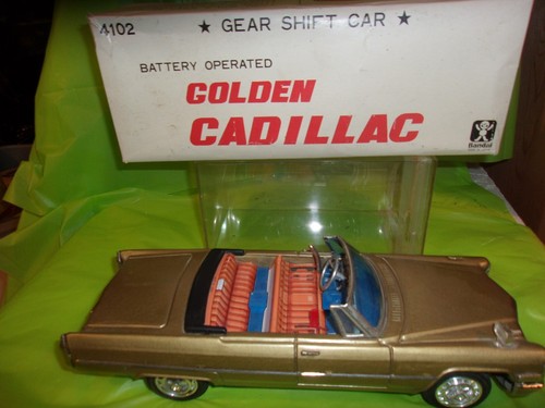 BANDAI #4102 BATTERIEBETRIEBEN - SCHALTHUPE - LEUCHTEN GOLDEN CADILLAC & BOX !!!