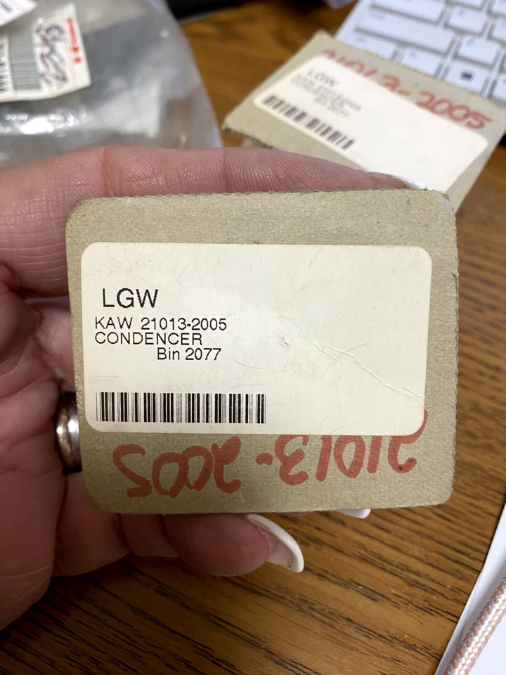 КОНДЕНСАТОР KAWASAKI ОТ ОРИГИНАЛЬНОГО ПРОИЗВОДИТЕЛЯ. ДЕТАЛЬ NO 21013-2005. - Изображение 2 из 2