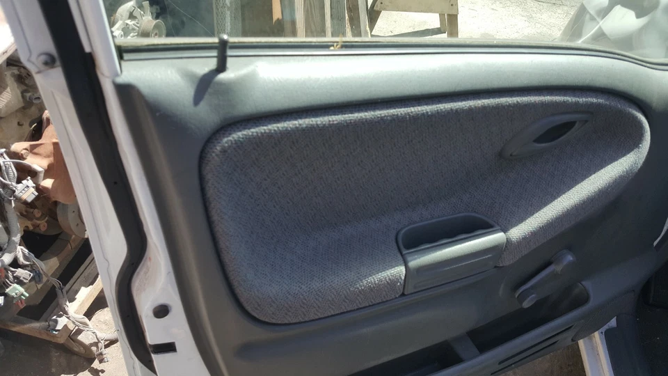 02 Geo Tracker 4 door Front door panel Left drivers MANUAL - Image 4 of 4