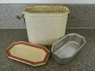 VINTAGE FRANZÖSISCHE BAUERN/TRAUBENPFLÜCKER GELB GRANITGESCHIRR EMAILLE BROTDOSE