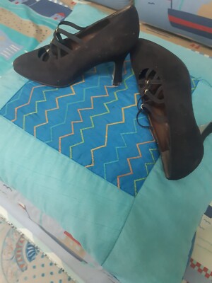 Schuhe mit Absatz aus echtem Leder
