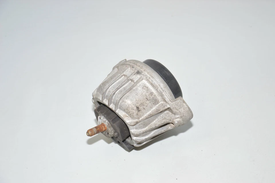 BMW E84 X1 Sdrive 20d E90 E91 E92 E93 E81 E87 E88 E82 Engine Mount Left 6768800 - Image 4 of 4