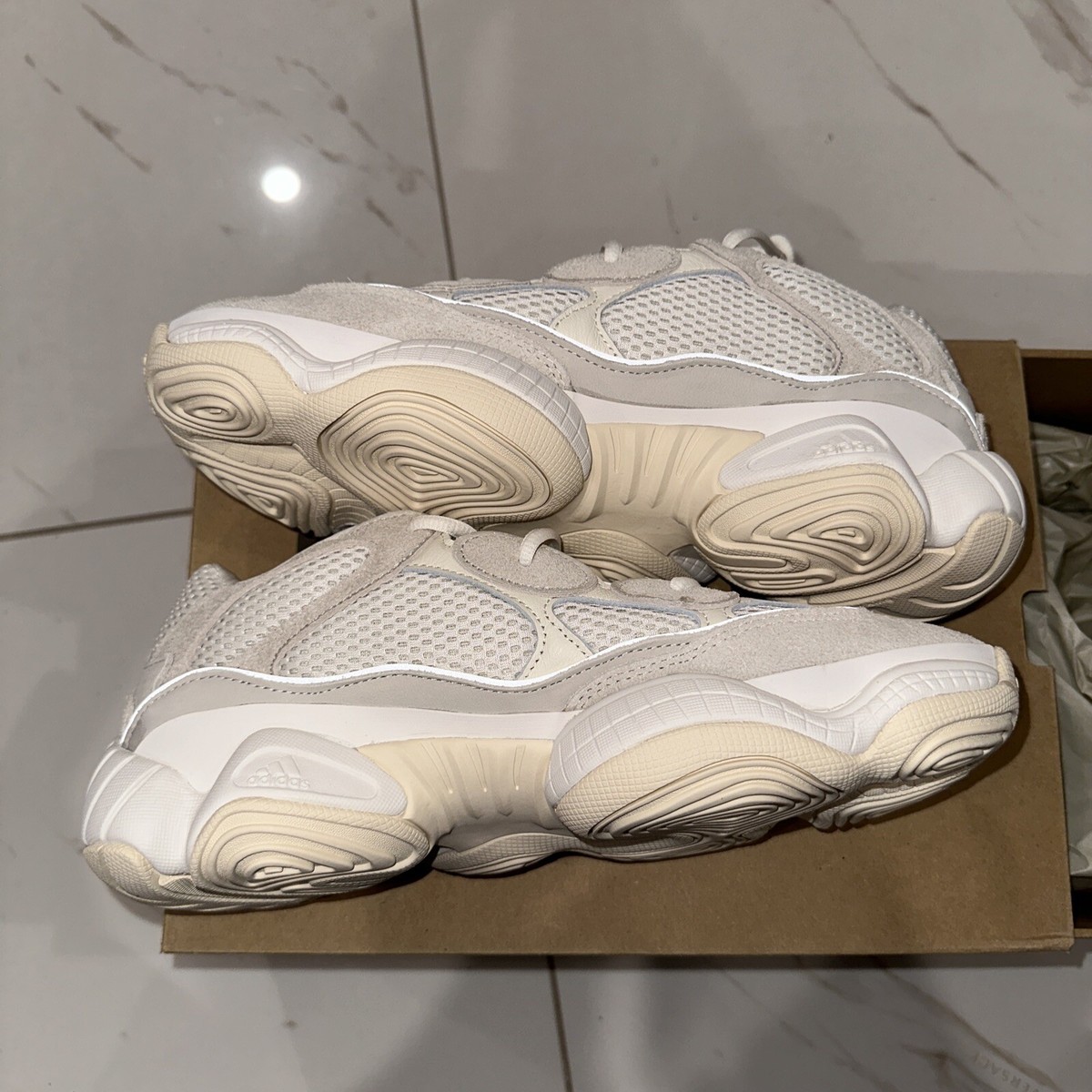 Yeezy 500 スニーカー　28 Yeezy 500-石塩 – Feature