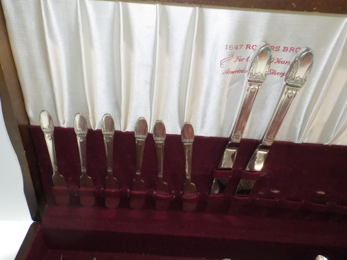 1847 Rogers Bros First Love Silverware Flatware Set In Case