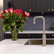 Flode Hjul | Single Lever Industrial Style Kitchen Tap | Swan Neck Design |