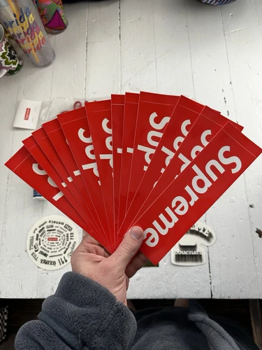 Lot d'autocollants et cadeaux Supreme (23 objets)