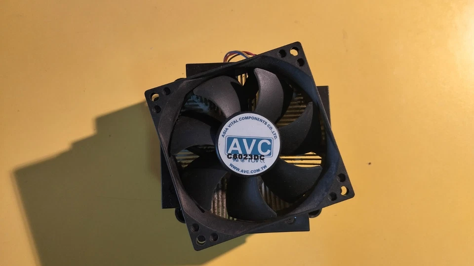 DISSIPATORE heatsink CON VENTOLA fan AVC a 4 PIN HP 5A307-007 socket LGA 775 - Immagine 4 di 4