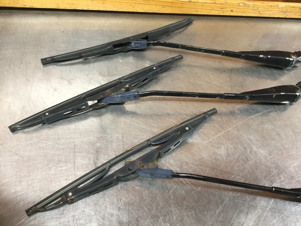 MG MGB 1973-80 • Brazos limpiaparabrisas originales (x3). Usado. KMG1541 Foto 2 de 4