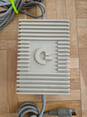   Netzteil für Commodore C64 / C64-II   sehr guter Zustand   Model 251053-11 