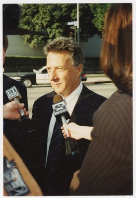 Dustin Hoffman - Federal Building Press Interview Photo - Los Angeles 1999