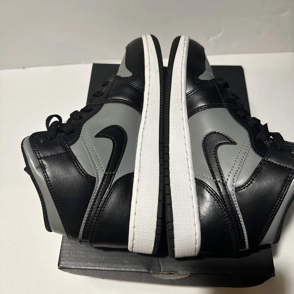 Nike Air Jordan 1 Mid GS Preto Ginásio Vermelho Cinza Partícula 554725-096 Tamanho 4Y - Imagem 4 de 4