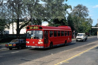 35mm Farbdia London Transport Leyland 10351A/2R BYW435V in London 1991