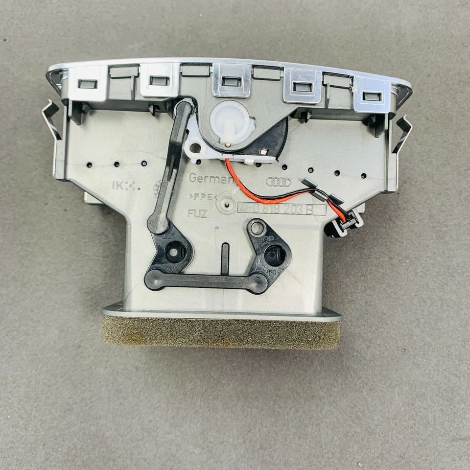 Решетка вентиляционная для задней центральной консоли 05–08 Audi A6 Quattro от оригинального производителя 4F0819203B - Изображение 3 из 4