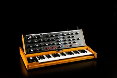 Moog Minimoog Voyager Old School 100% Analog Synth / 44keys in box