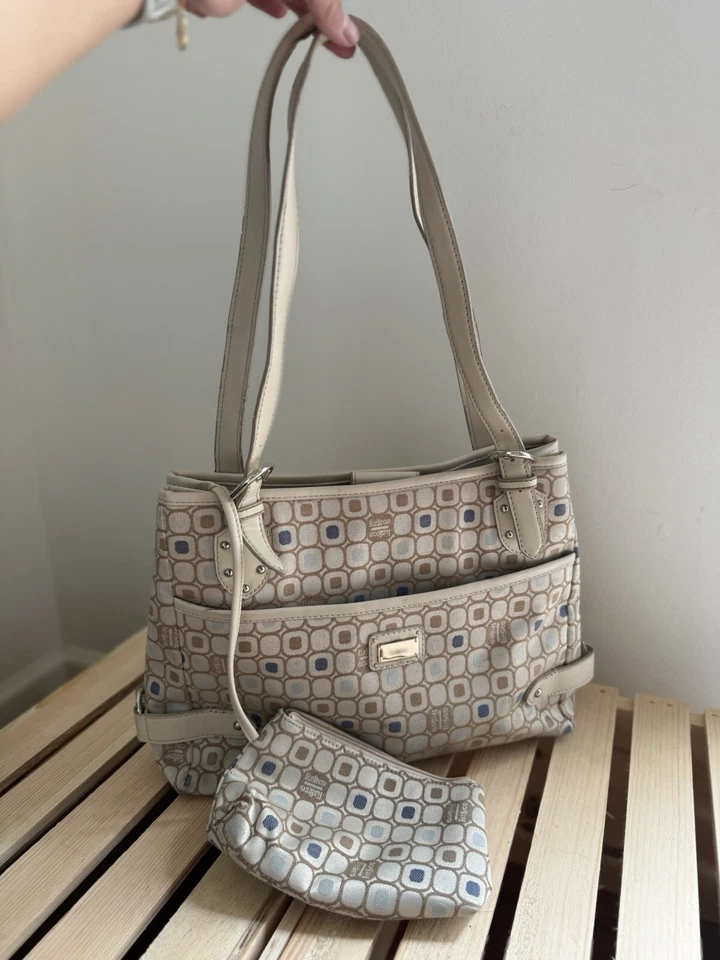 BOLSO DE MANO DE HOMBRO MULTICOLOR CON LOGO DE LA FIRMA LIZ&CO VARIOS COMPARTIMENTOS. Foto 2 de 4