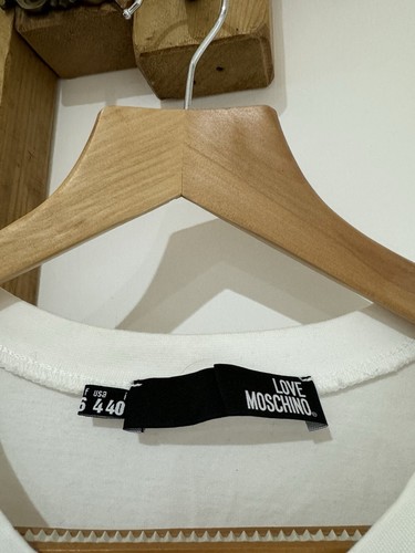 T-shirt Love Moschino bianca viola fulmine vestibilità rilassata logo S XS UK 8 - Foto 3 di 5