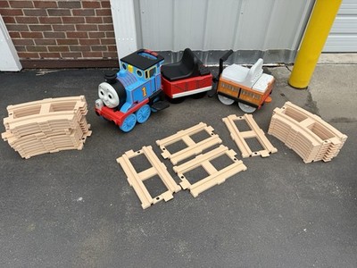 Peg Perego Thomas & Friends Train Ride-On with Clarabel & Large Track Lot 