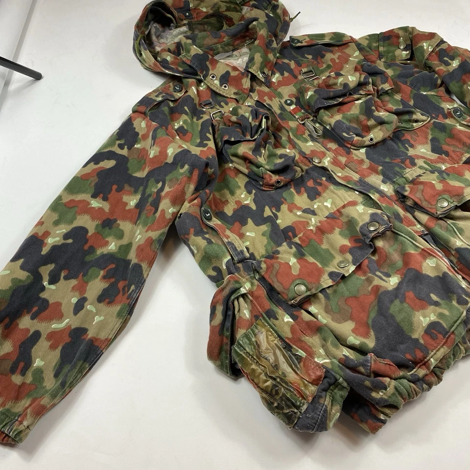 Chaqueta de francotirador vintage del ejército suizo de los años 70 Alpenflage camuflada M70 carga militar de campo Foto 3 de 4