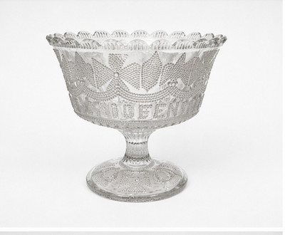 Antike Queen Victoria 1887 Jubiläum Pressglas Standschale - neuwertig
