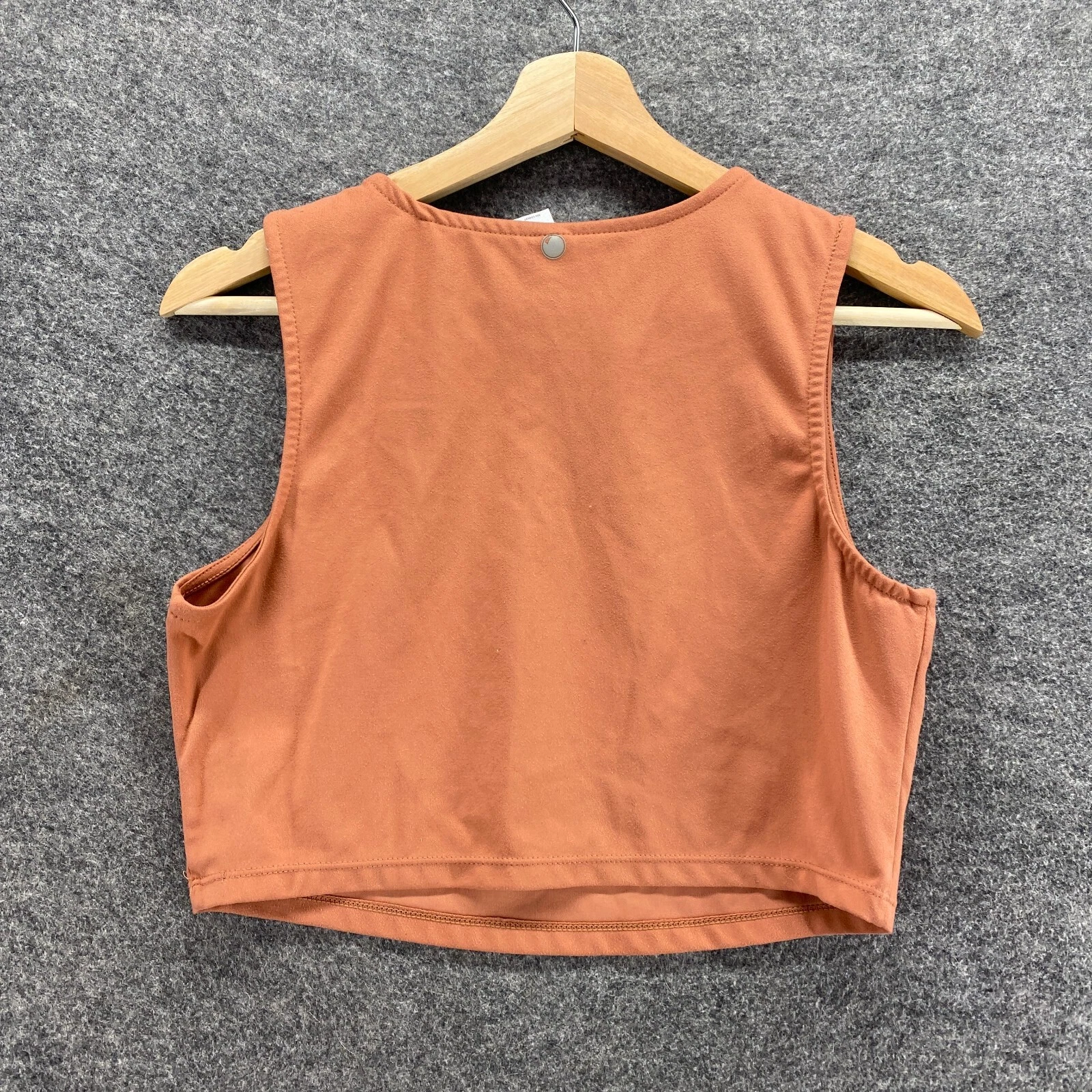 yogalicious cropped sleeveless wide strap round neck tank-top