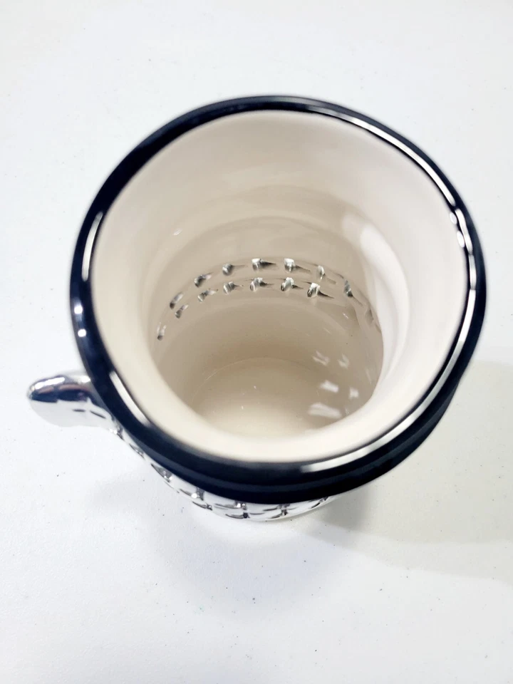 Candelabro muñeco de nieve de cerámica blanca Bath and Body Works 7” de alto Foto 3 de 4