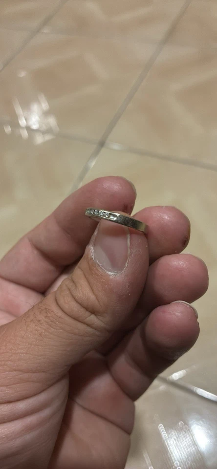 Anillo de oro y diamantes de 10K Foto 2 de 4