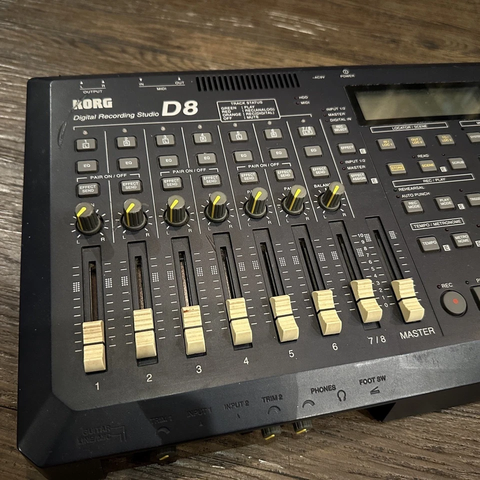 KORG D8 DEGITAL RECORDING STUDIO multitrack recorder - Image 2 of 4