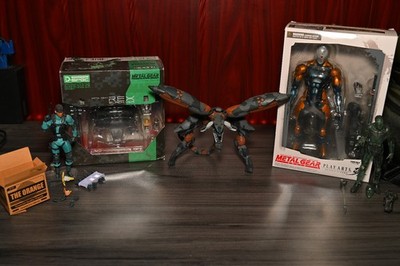 Metal Gear Solid Action Figure Lot (SNAKE, REX, RAY, NINJA, STEALTH NINJA)!!!